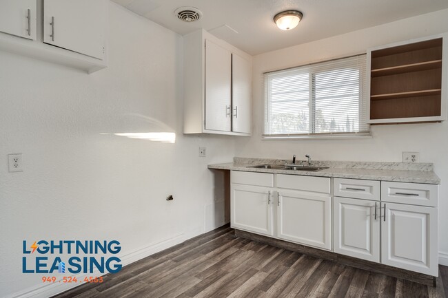Building Photo - 14759 1/2 Vanowen-4B