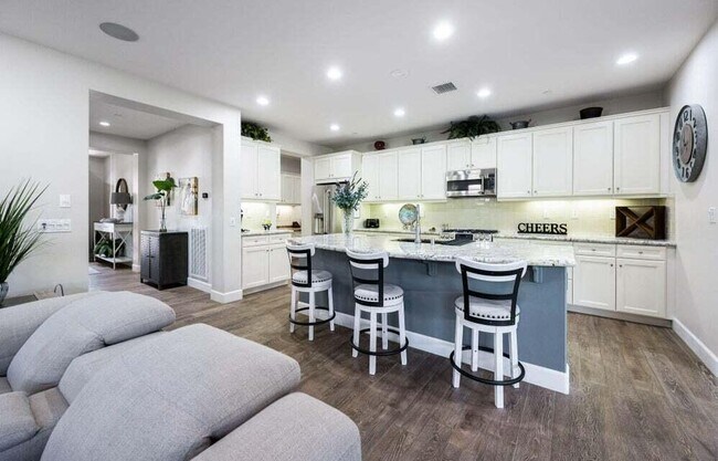 Building Photo - 51287 Longmeadow St