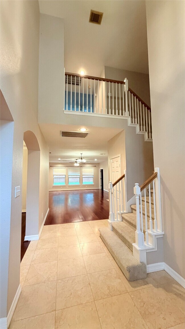 Building Photo - 2218 Blue Rose Dr