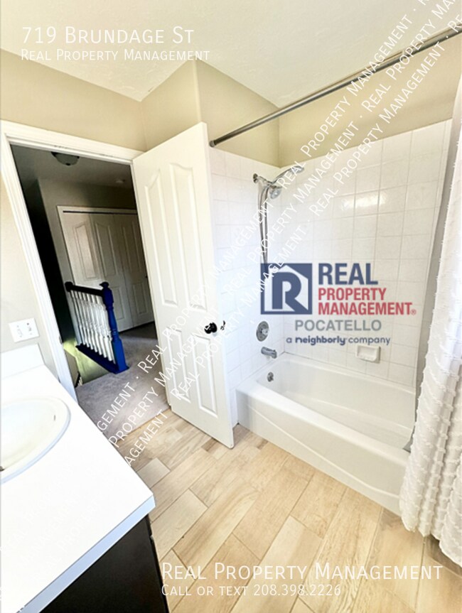 Building Photo - 719 Brundage St