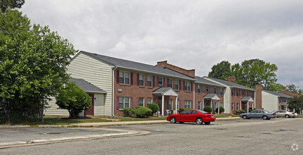 Building Photo - Lakeland Village Apartments