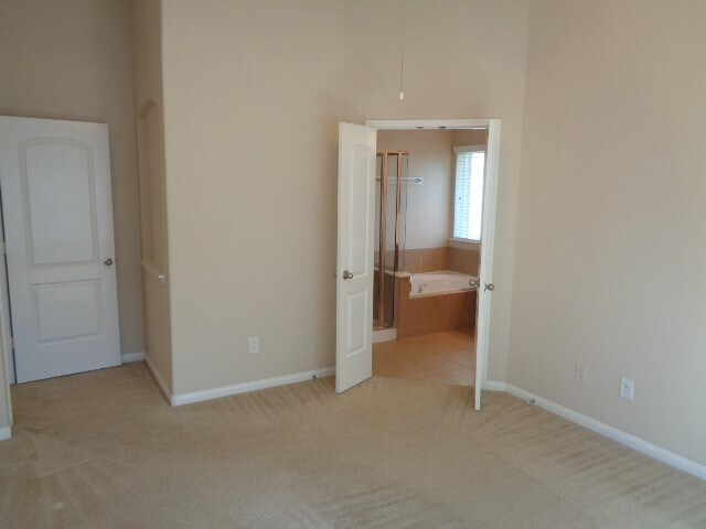 Building Photo - 2318 Village Stone Ct