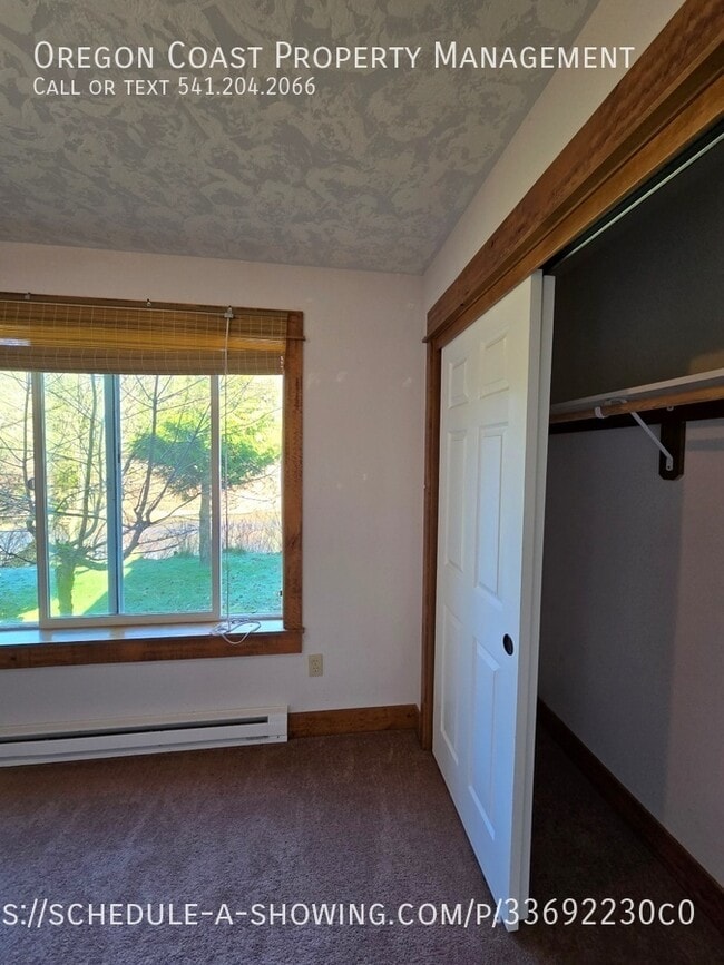 Building Photo - 1025 Wilson River Loop