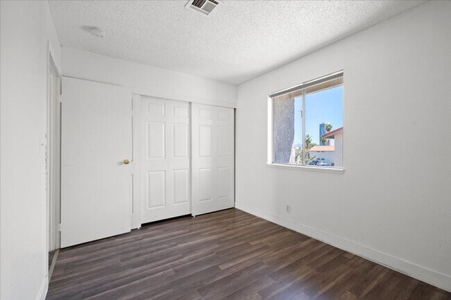 Building Photo - 3649 S Van Dyke Ave