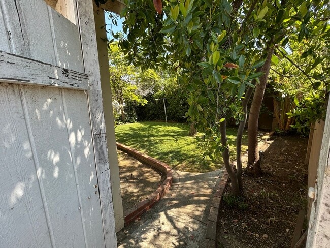 Building Photo - Rare Nostalgic Vintage 2Bedroom Home