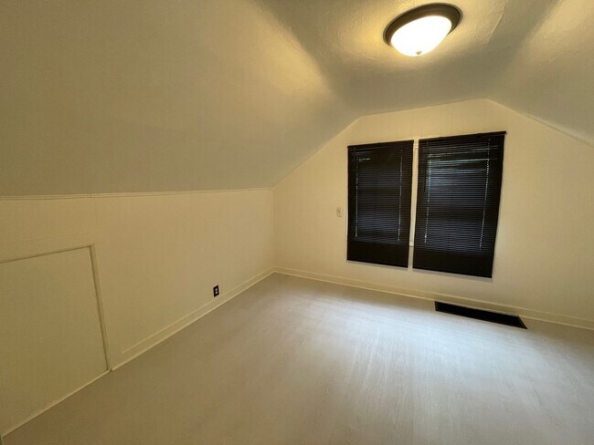 Building Photo - 5116 N 32nd St