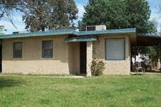 Building Photo - 1 Bedroom Duplex Avail