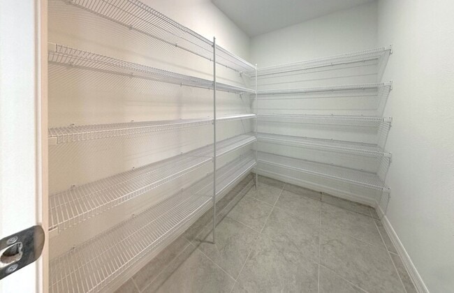 Building Photo - 376 Rain Berry Ave