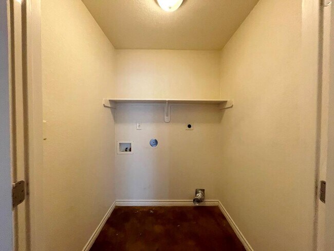 Building Photo - 207 B Andy Ln