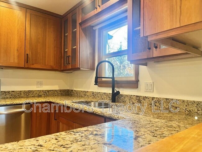 Building Photo - 1252 NW Milwaukee Ave