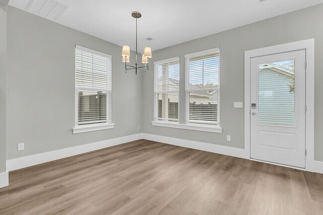 Building Photo - Charming Charleston Home in the Heart of M...