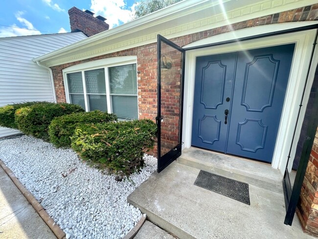 Building Photo - 7802 Brownwood Dr