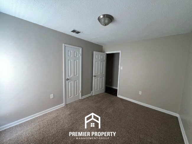 Building Photo - 4392 Spring Harbor Dr
