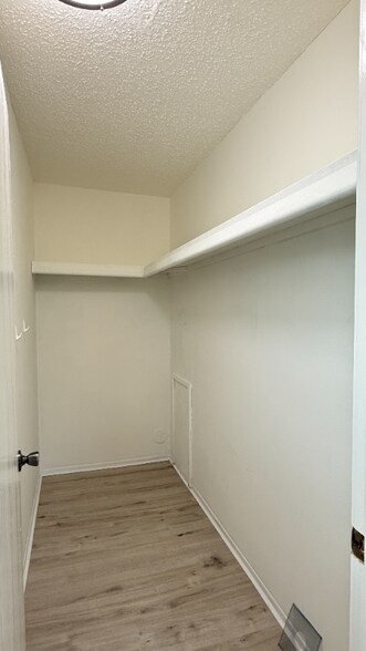 Building Photo - 15125 Seagull Dr