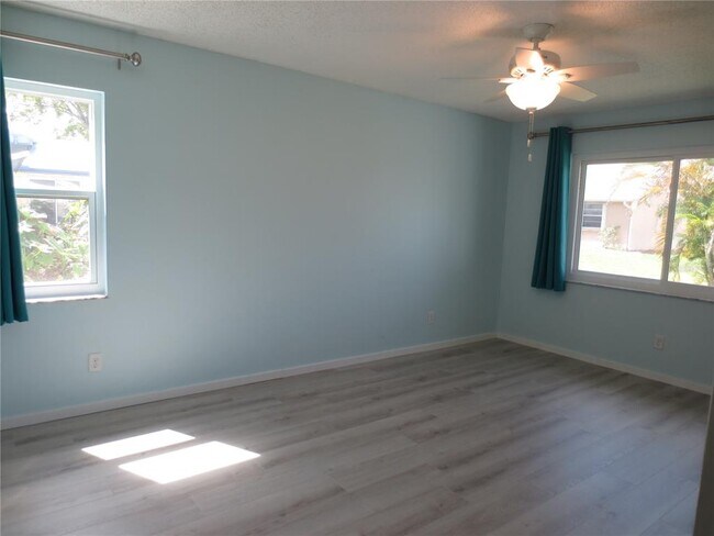 Building Photo - 1676 Caledonia Dr
