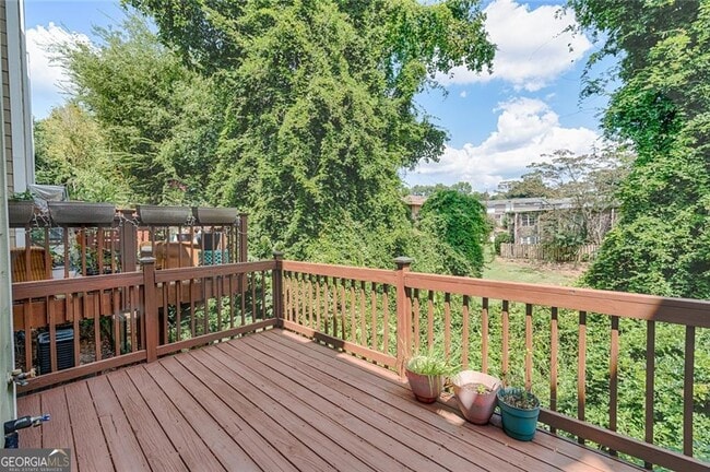 Building Photo - 1953 Sterling Oaks Cir NE