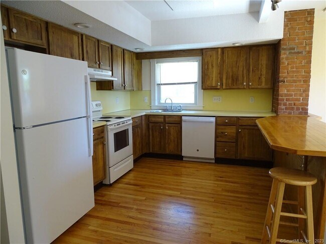 Building Photo - 85-87 S Main St