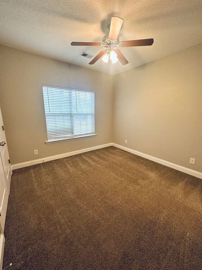 Building Photo - 406 Brookewater Ln