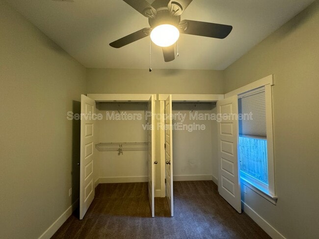 Building Photo - 1416 E Baars St