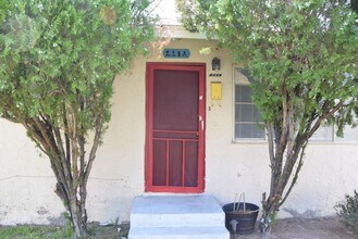 Building Photo - 1 BEDROOM WITH GRASS COURTYARD