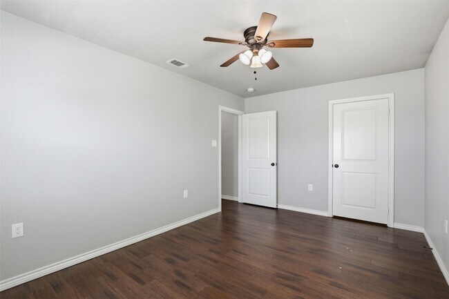 Building Photo - 3201 McCart Ave