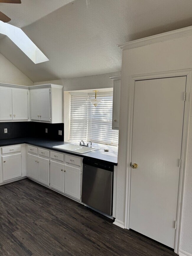 Building Photo - Very nice 3 bed + office, in Berkley Addition in west Norman!