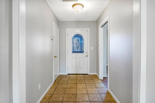 Building Photo - 805 Wilma St