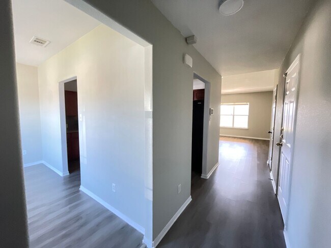 Building Photo - 3406 Doffy Dr