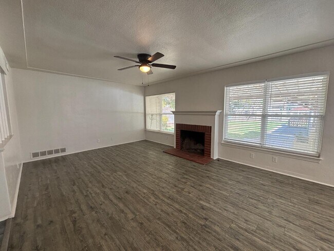 Building Photo - 816 W Fedora Ave