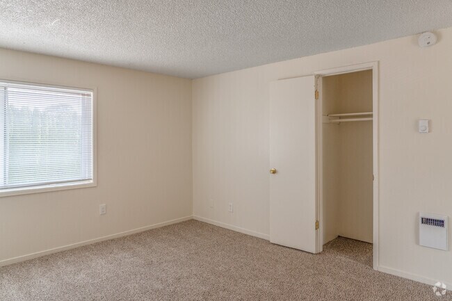 2BR, 2BA, - 845SF - Livingroom - Dell Terrace
