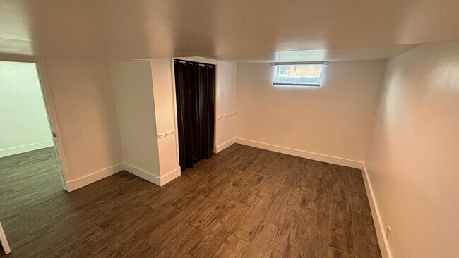 Building Photo - 528 E 400 N
