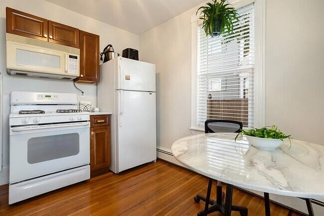 Building Photo - 401 Cabot St