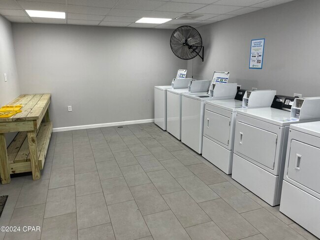 Building Photo - 5505 Sun Harbor Rd