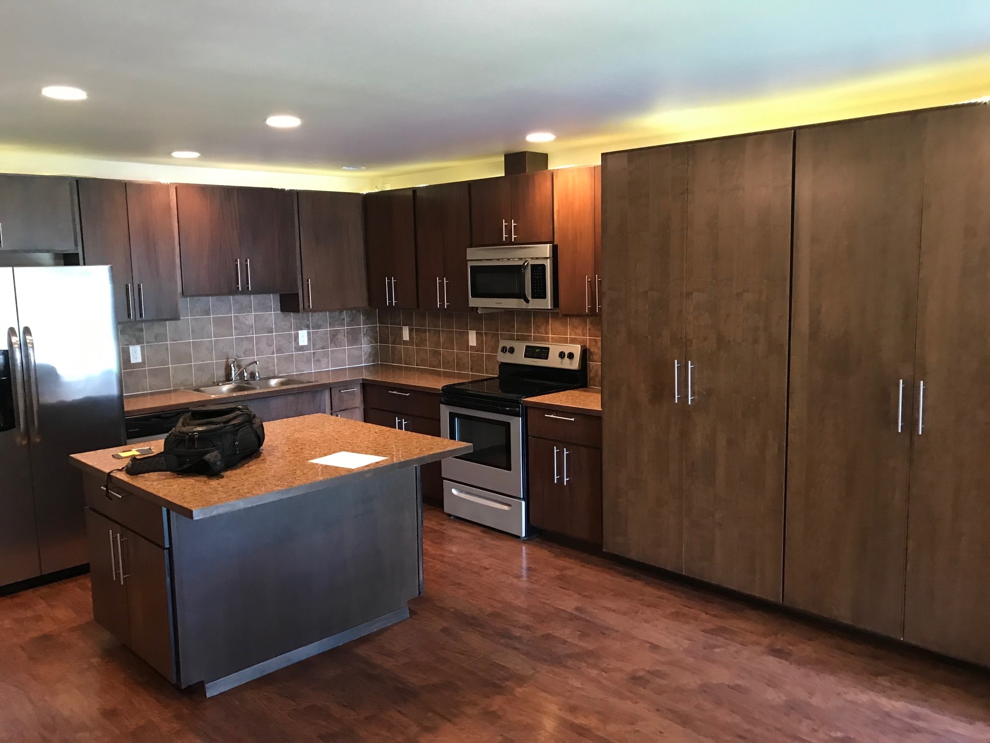 Building Photo - 1220 W Bismark Ave