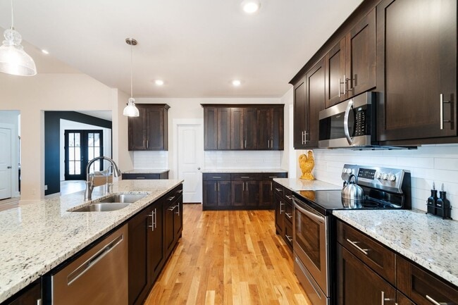 Building Photo - Stunner West of Nashville