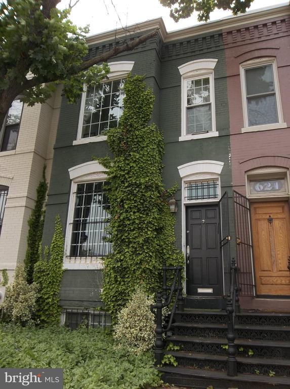 Building Photo - 623 Morris Pl NE