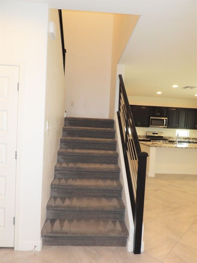 Building Photo - 4 Bedroom 2.5 Bathroom