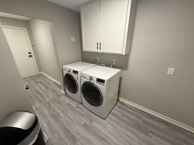 Building Photo - 10031 Haddington Dr