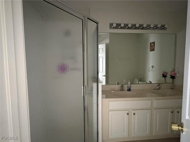 Building Photo - 8178 Pacific Beach Dr