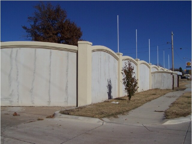 Building Photo - Highlander Place West