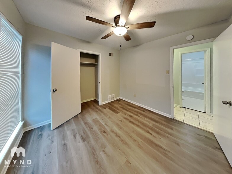 Building Photo - 6035 Devon Cir