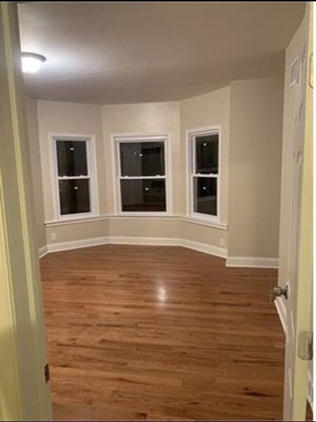 Building Photo - 5 Bedroom House for Rent