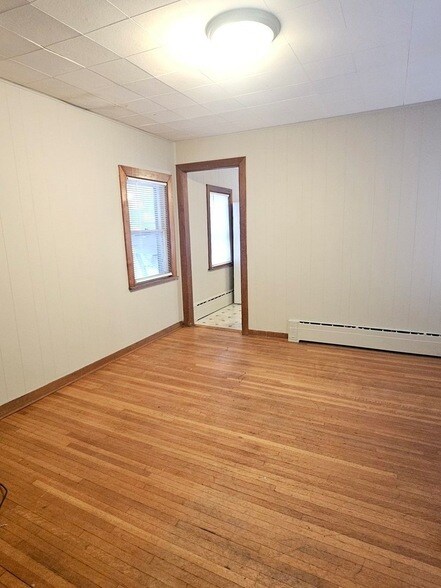 Building Photo - 211 Edwards Ave