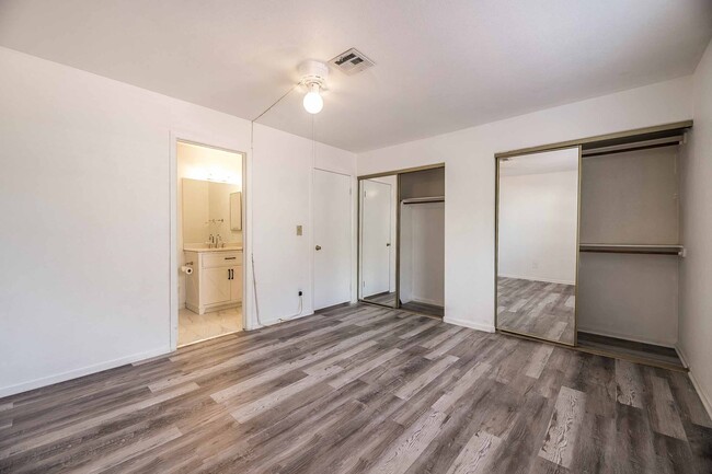 Building Photo - Upgraded & simply beautiful 3 Bedroom Condo!