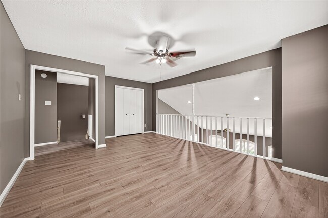 Building Photo - 4003 W Valley Dr