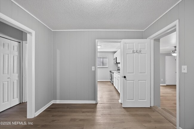 Building Photo - 6955 Miss Muffet Ln S