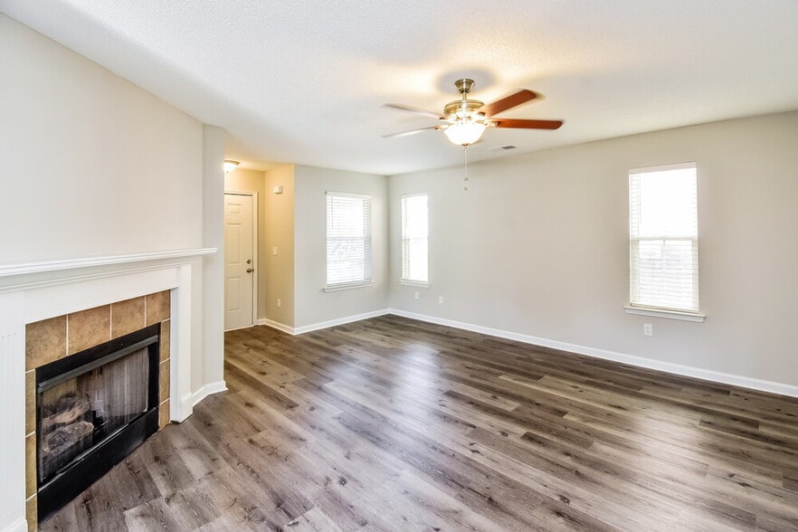 Building Photo - 7296 Green Ash Dr