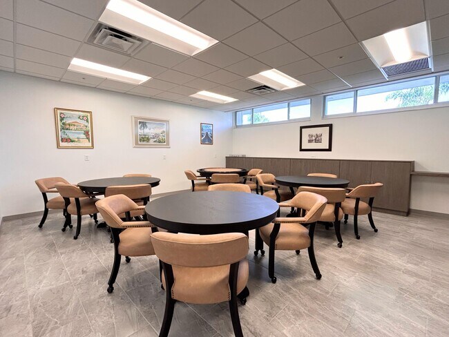 Building Photo - 620 Horizon W