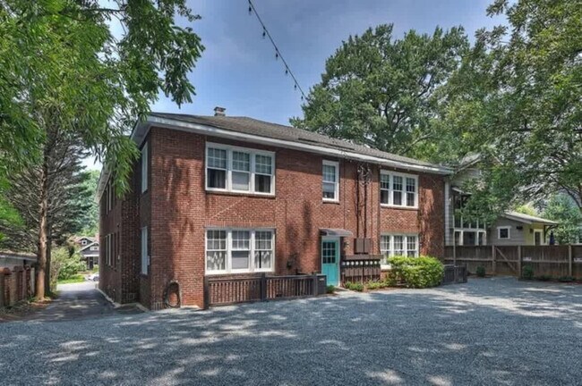 Building Photo - 518 Lamar Ave