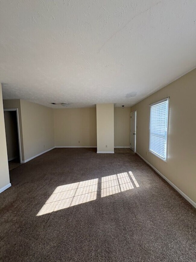 Building Photo - 3820 John Marshall Rd